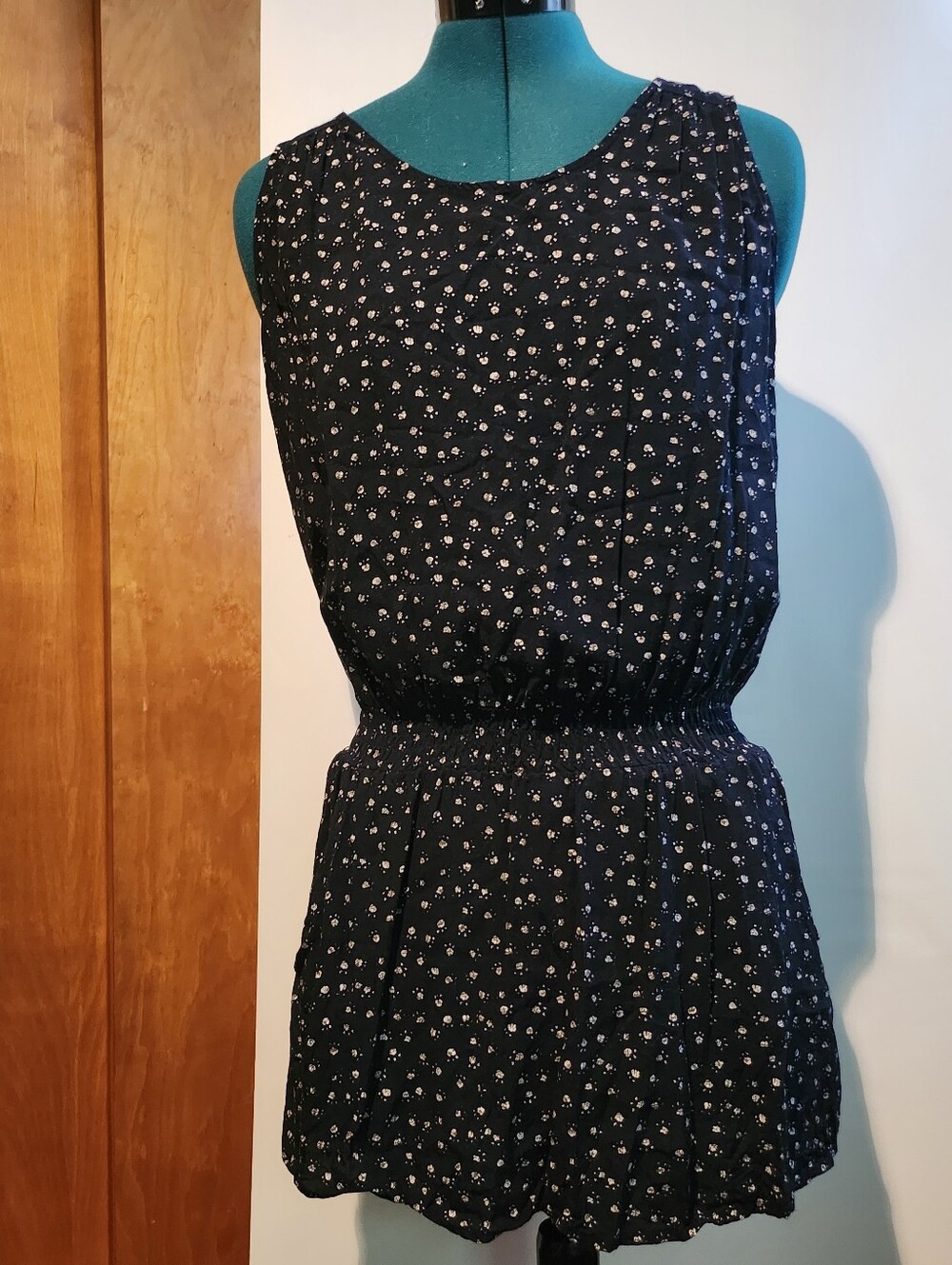 Women’s Black Floral Sleeveless Dress With Hidden Pockets